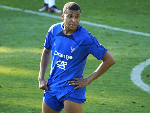 PSG: Mbappé heureux de rester encore un an