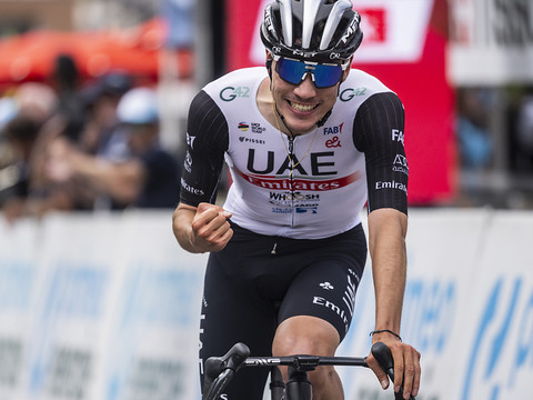 Tour de Suisse: Ayuso gagne la 5e étape, Skjelmose en jaune
