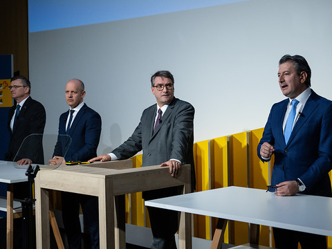 Les chefs de Postfinance, La Poste et des CFF sont les mieux payés