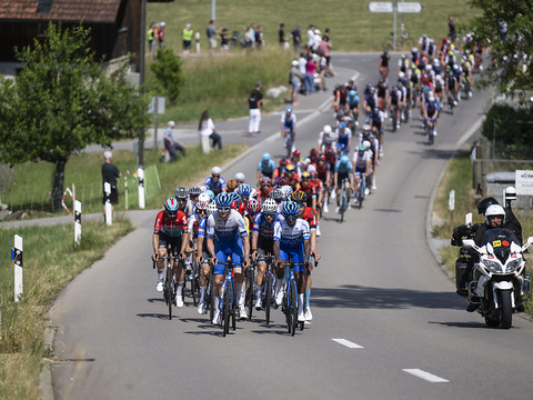 Mort de Gino Mäder: le Tour de Suisse se poursuit