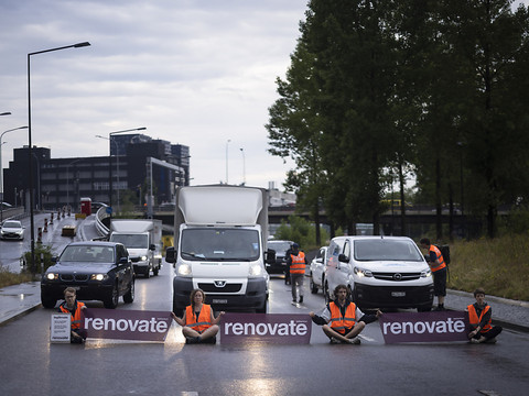 Nouveau blocage d'autoroute par Renovate Switzerland à Zurich