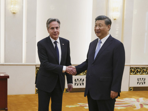 Xi Jinping salue les 