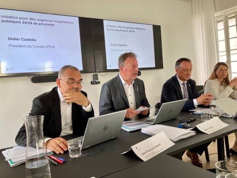 Fribourg présente le contre-projet à l'initiative sur les urgences
