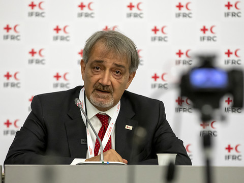 Le président de la Fédération de la Croix-Rouge démissionne