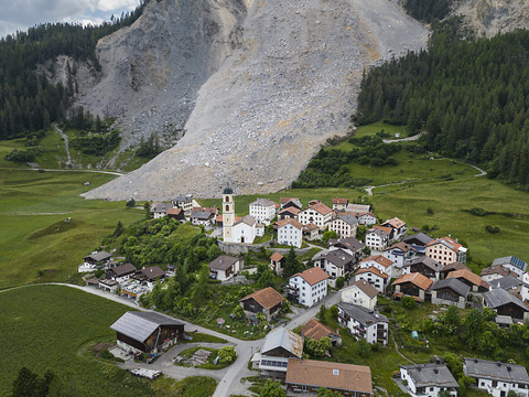 Les habitants de Brienz (GR) pourront revenir au village dès lundi