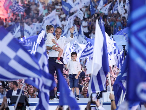Mitsotakis appelle à une majorité forte pour un gouvernement stable