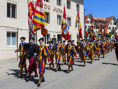 Rencontre des anciens gardes suisses pontificaux à Saignelégier