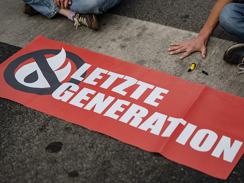 Le parquet admet avoir placé sur écoute des militants écologistes