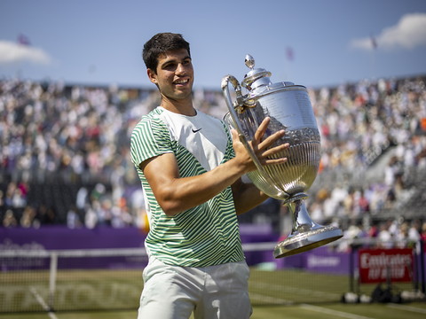 Alcaraz reprend la place de no 1 mondial à Djokovic
