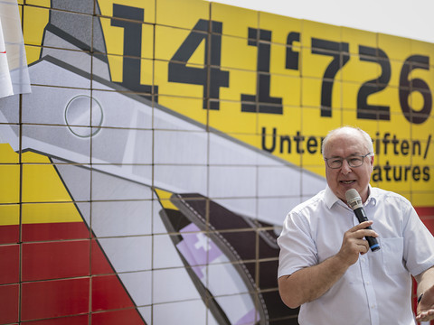Plus de 140'000 paraphes contre la réforme du 2e pilier