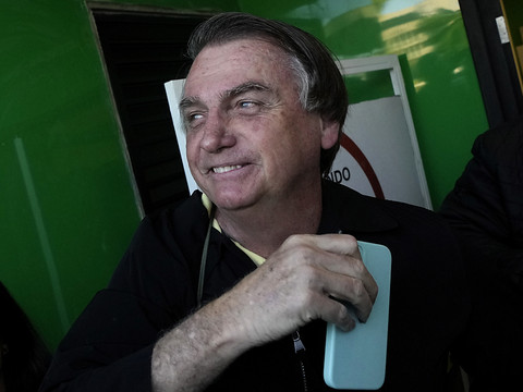 Troisième jour de procès pour Bolsonaro, menacé d'inéligibilité