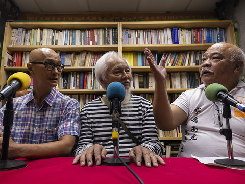 Citizen's Radio, média pro démocratie, ferme sous la pression