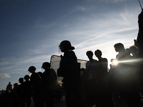 Le jeune Nahel inhumé après une nouvelle nuit de violences