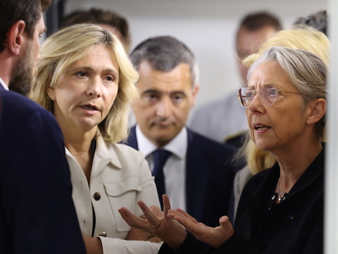 La France secouée par l'attaque du domicile d'un maire