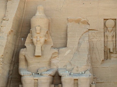 La Suisse restitue à l'Egypte un fragment d'une statue de Ramsès II