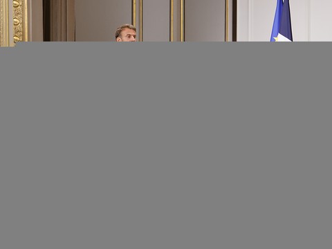 Macron annonce une loi d'urgence pour la reconstruction