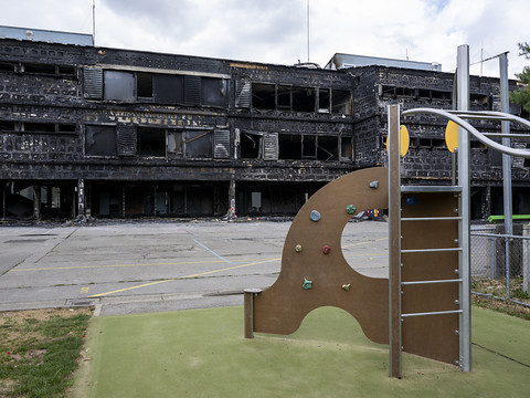 Le feu ravage la façade d'une école primaire à Vernier (GE)