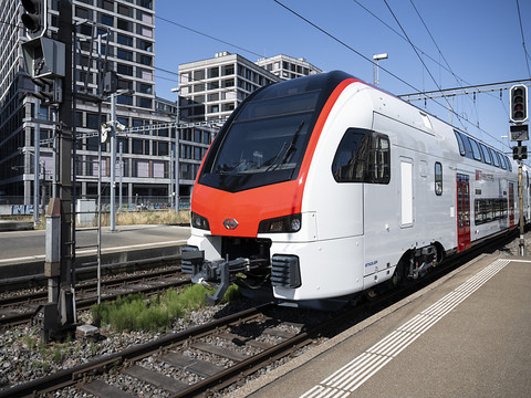 Nouveau train IR à deux étages sur le réseau des CFF