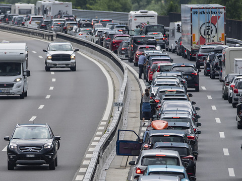 Le bouchon devant le Gothard s'est étendu sur dix kilomètres