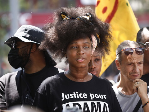 2000 personnes à Paris 