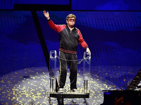 Strass et néon au dernier concert d'Elton John