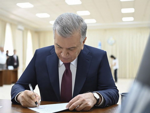 En Ouzbékistan, une présidentielle promise au sortant Mirzioïev