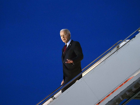 Biden est arrivé à Londres pour rencontrer Charles III et Sunak