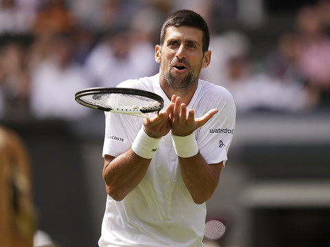 Djokovic perd un set mais passe en quarts