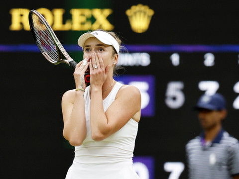 Svitolina bat la no 1 mondiale Swiatek et retrouve les demi-finales