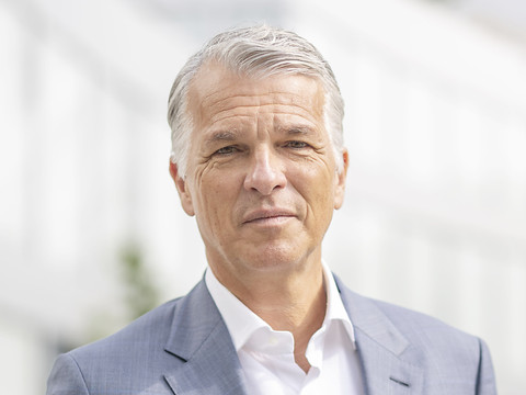 Swiss Re propose Jacques de Vaucleroy à la présidence
