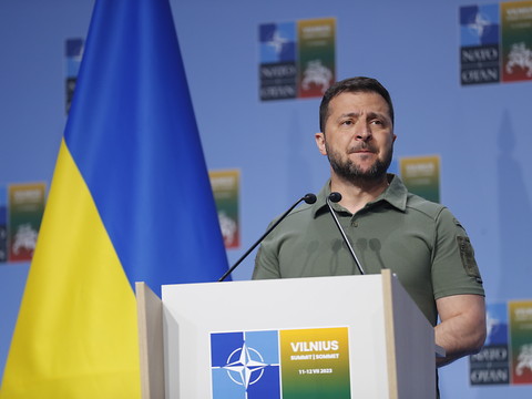 Le G7 promet à Kiev un soutien militaire durable
