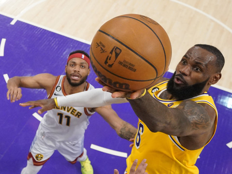 L'heure de la retraite n'a pas encore sonné, déclare LeBron James