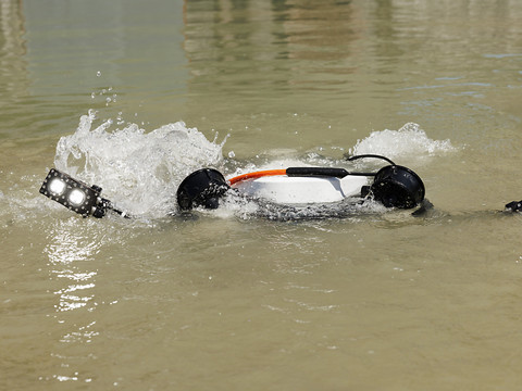 Démonstration de robots secouristes dans la campagne genevoise