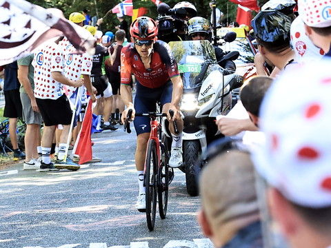 Le Polonais Kwiatkowski s'impose au sommet du Grand Colombier