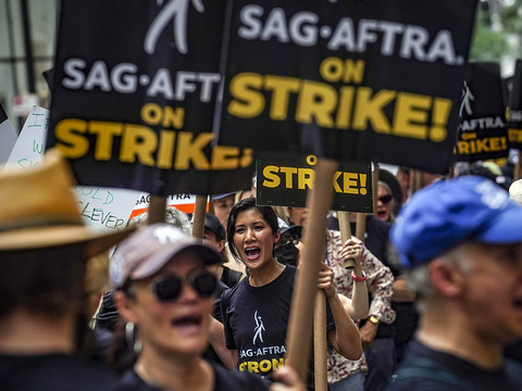 Hollywood paralysé, acteurs en grève devant les studios