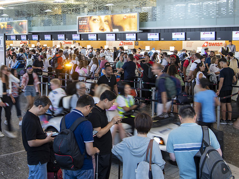 Forte affluence aux aéroports de Zurich et Genève