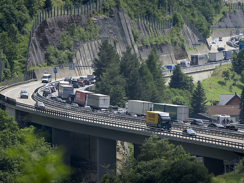 Nouveaux bouchons au tunnel du Gothard