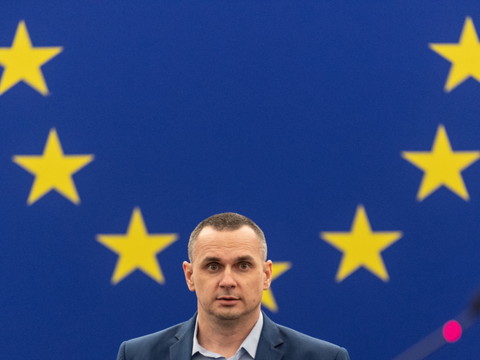 Le cinéaste ukrainien Oleg Sentsov blessé au combat