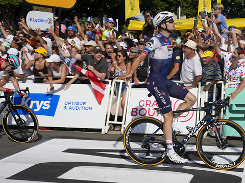 Kasper Asgreen bat le peloton