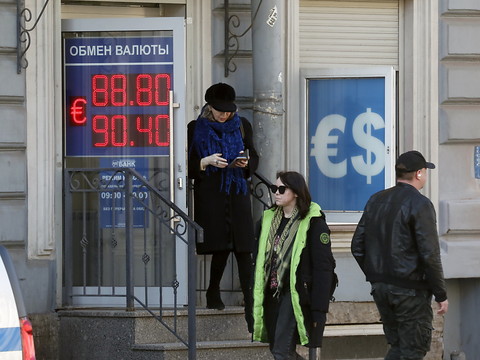 Russie: la banque centrale relève son taux directeur à 8,5%