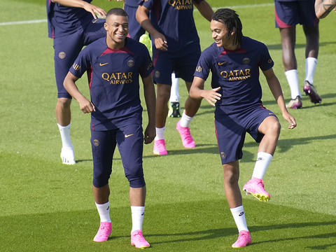 L'avenir de Mbappé au PSG toujours plus incertain