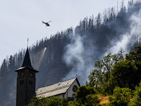 Incendie à Bitsch (VS): les orages n'aident pas