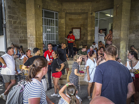Le DFAE ouvre un guichet suisse à l'aéroport de Rhodes