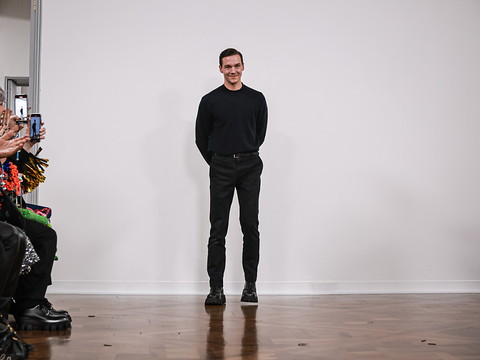 Le styliste valaisan Kévin Germanier lauréat du prix Rünzi 2023