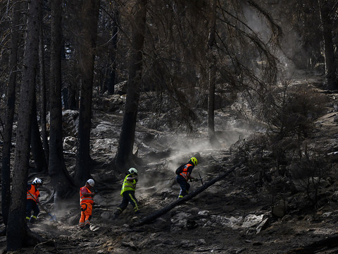 La lutte contre le feu se poursuit à Bitsch (VS)