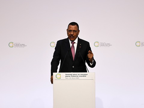 La France suspend son aide au Niger, ultimatum de l'Union africaine