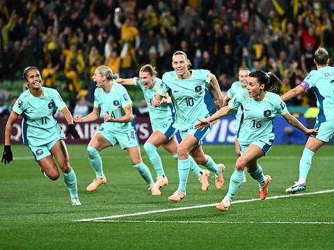 L'Australie écrase et élimine le Canada