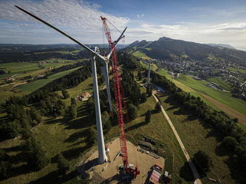 A Sainte-Croix, une première éolienne vaudoise tutoie le ciel