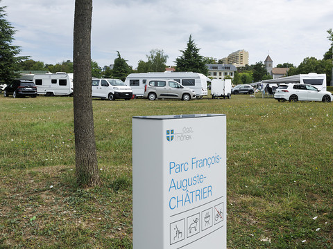Des Yéniches s'installent sans autorisation sur un terrain à Thônex