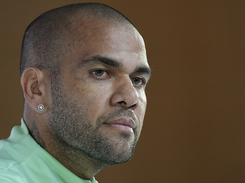 Le footballeur brésilien Dani Alves va être jugé pour viol